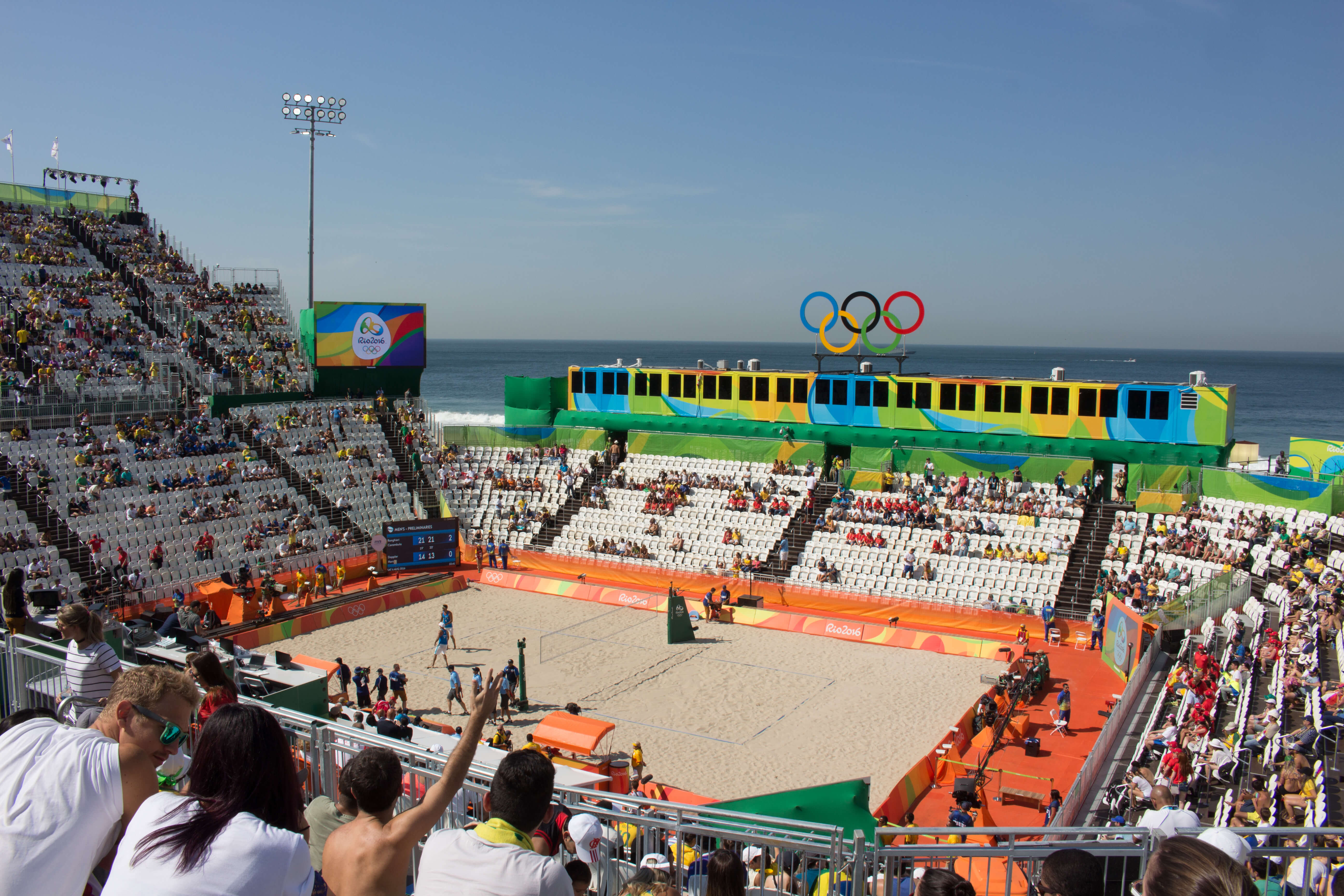 Auftakt: Beachvolleyball und Turnen